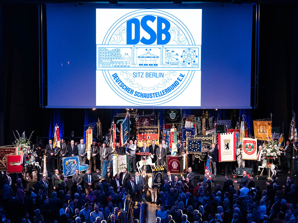 Mitgliederversammlung des DSB unter großem Logo